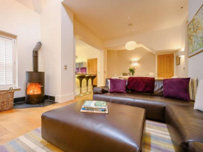 4 Bed in Keswick 89258
